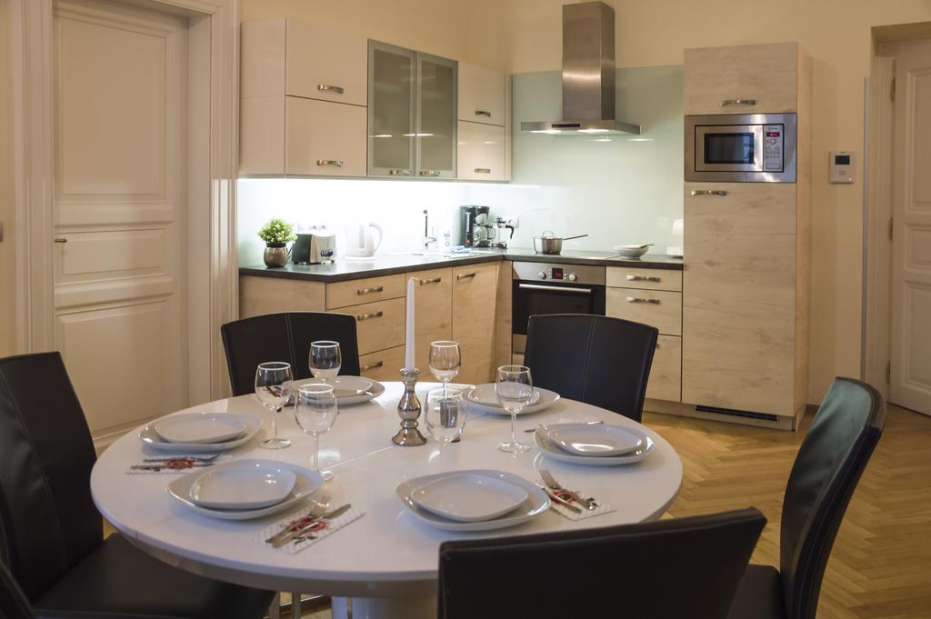 Modern Apartment Všehrdova Praha Exteriér fotografie