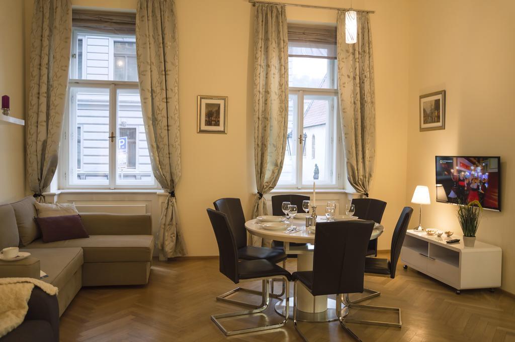 Modern Apartment Všehrdova Praha Exteriér fotografie