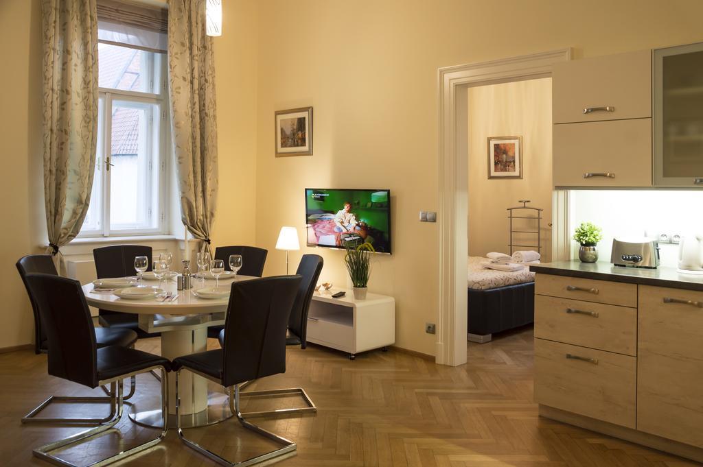 Modern Apartment Všehrdova Praha Exteriér fotografie