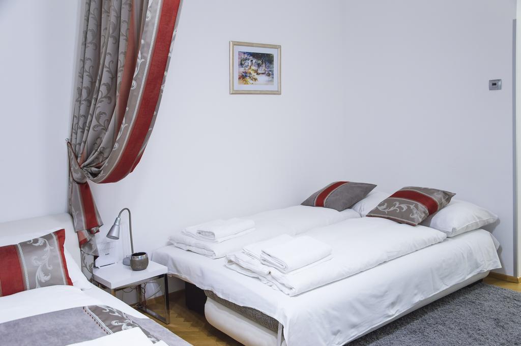 Modern Apartment Všehrdova Praha Exteriér fotografie