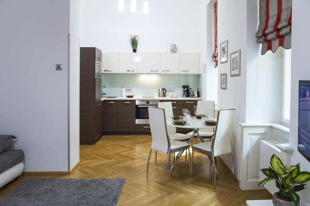 Modern Apartment Všehrdova Praha Exteriér fotografie