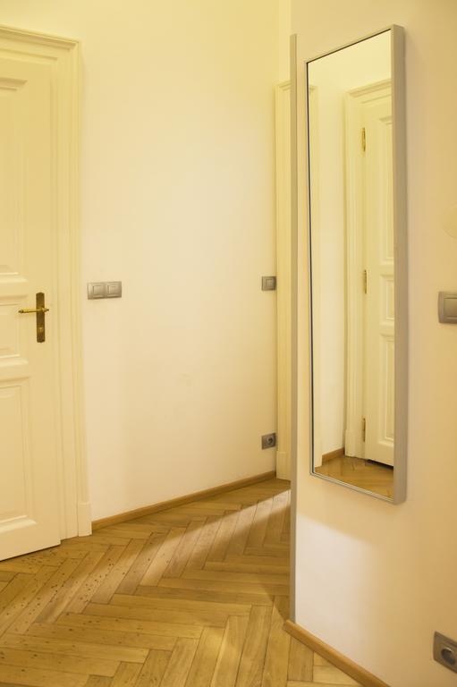 Modern Apartment Všehrdova Praha Exteriér fotografie